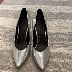 Kendall & Kylie metallic silver pumps size 6